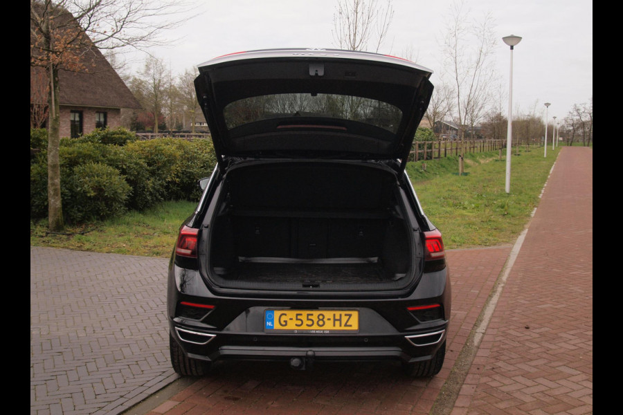 Volkswagen T-Roc 1.5 TSI Sport Business R | 2X R-Line | Sfeerverlichting | Trekhaak | Digital Cockpit | Automaat | NL-Auto |