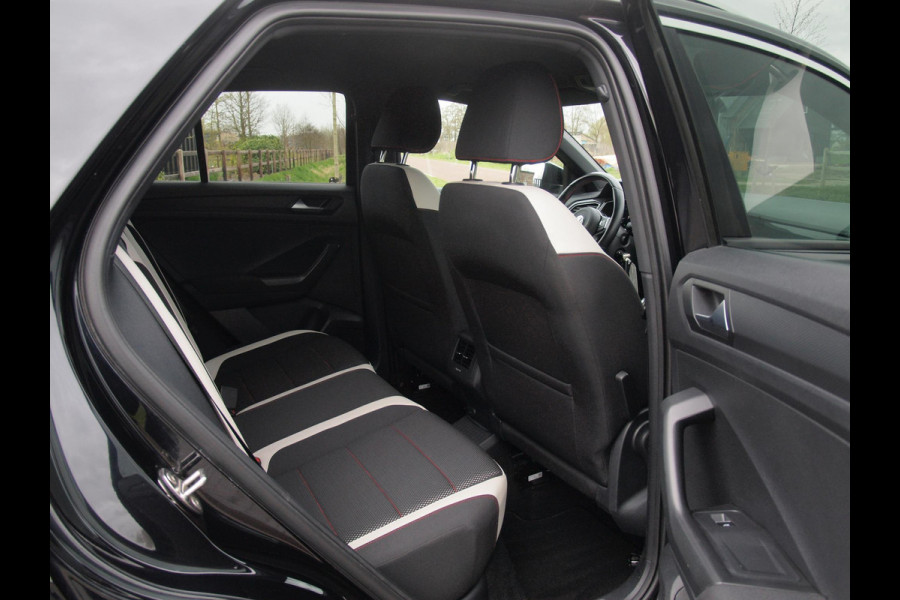 Volkswagen T-Roc 1.5 TSI Sport Business R | 2X R-Line | Sfeerverlichting | Trekhaak | Digital Cockpit | Automaat | NL-Auto |