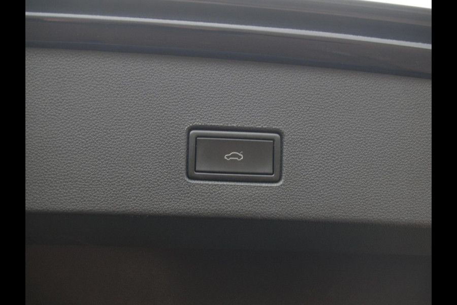 Volkswagen T-Roc 1.5 TSI Sport Business R | 2X R-Line | Sfeerverlichting | Trekhaak | Digital Cockpit | Automaat | NL-Auto |