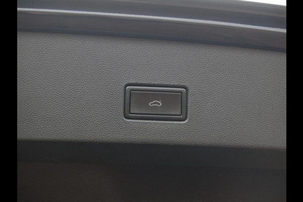 Volkswagen T-Roc 1.5 TSI Sport Business R | 2X R-Line | Sfeerverlichting | Trekhaak | Digital Cockpit | Automaat | NL-Auto |