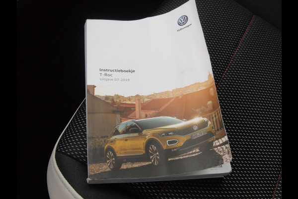 Volkswagen T-Roc 1.5 TSI Sport Business R | 2X R-Line | Sfeerverlichting | Trekhaak | Digital Cockpit | Automaat | NL-Auto |