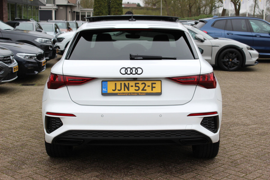 Audi A3 Sportback 45 TFSI e S edition Competition / Camera / Panoramadak / Head-up / RS Seats / B&O / Elektr. stoelen / 19'' / CarPlay / Stoelmassage+Verwarming / Dodehoek / DAB / ACC