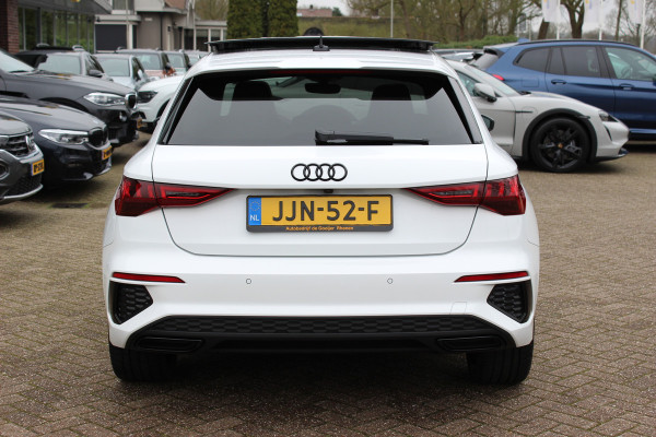 Audi A3 Sportback 45 TFSI e S edition Competition / Camera / Panoramadak / Head-up / RS Seats / B&O / Elektr. stoelen / 19'' / CarPlay / Stoelmassage+Verwarming / Dodehoek / DAB / ACC