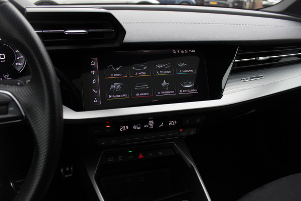 Audi A3 Sportback 45 TFSI e S edition Competition / Camera / Panoramadak / Head-up / RS Seats / B&O / Elektr. stoelen / 19'' / CarPlay / Stoelmassage+Verwarming / Dodehoek / DAB / ACC