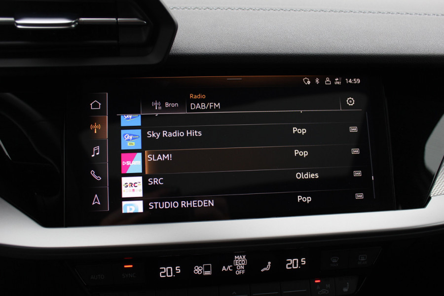 Audi A3 Sportback 45 TFSI e S edition Competition / Camera / Panoramadak / Head-up / RS Seats / B&O / Elektr. stoelen / 19'' / CarPlay / Stoelmassage+Verwarming / Dodehoek / DAB / ACC