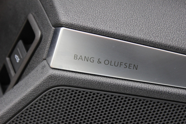 Audi A3 Sportback 45 TFSI e S edition Competition / Camera / Panoramadak / Head-up / RS Seats / B&O / Elektr. stoelen / 19'' / CarPlay / Stoelmassage+Verwarming / Dodehoek / DAB / ACC