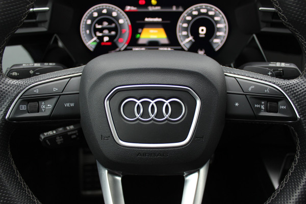 Audi A3 Sportback 45 TFSI e S edition Competition / Camera / Panoramadak / Head-up / RS Seats / B&O / Elektr. stoelen / 19'' / CarPlay / Stoelmassage+Verwarming / Dodehoek / DAB / ACC