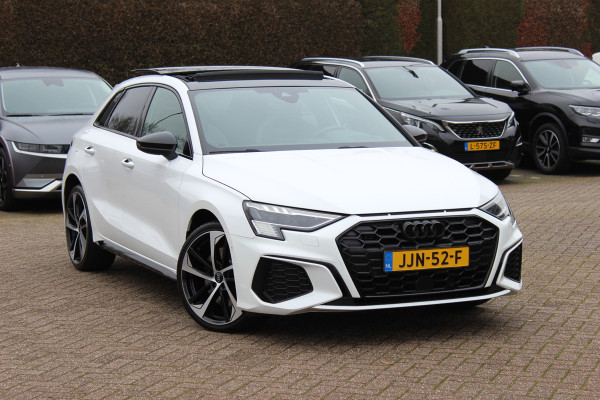 Audi A3 Sportback 45 TFSI e S edition Competition / Camera / Panoramadak / Head-up / RS Seats / B&O / Elektr. stoelen / 19'' / CarPlay / Stoelmassage+Verwarming / Dodehoek / DAB / ACC