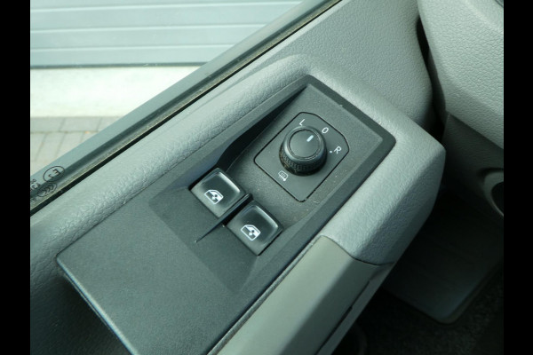 Volkswagen Crafter 35 2.0 TDI L3H3 (L2H2) Airco, Camera, Trekhaak,