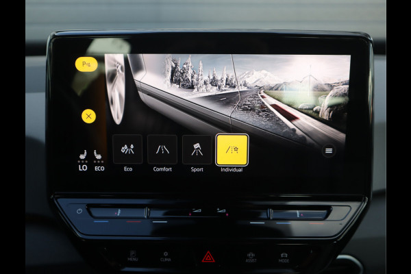 Volkswagen ID.3 First 58 kWh Navi / Climate / Stoelverw / DAB / Trekhaak SOH 88.88% All season banden