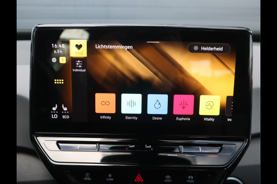 Volkswagen ID.3 First 58 kWh Navi / Climate / Stoelverw / DAB / Trekhaak SOH 88.88% All season banden
