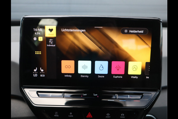 Volkswagen ID.3 First 58 kWh Navi / Climate / Stoelverw / DAB / Trekhaak SOH 88.88% All season banden