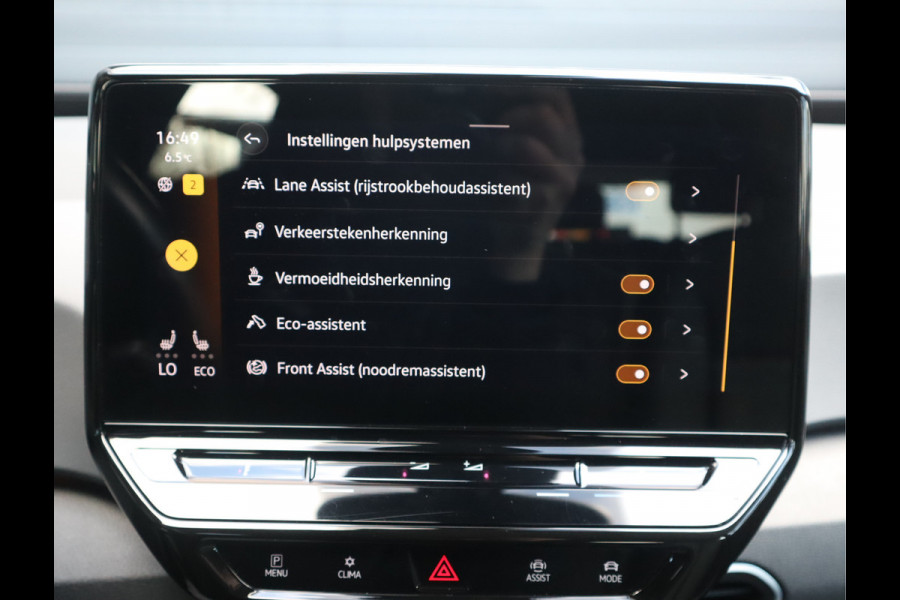 Volkswagen ID.3 First 58 kWh Navi / Climate / Stoelverw / DAB / Trekhaak SOH 88.88% All season banden