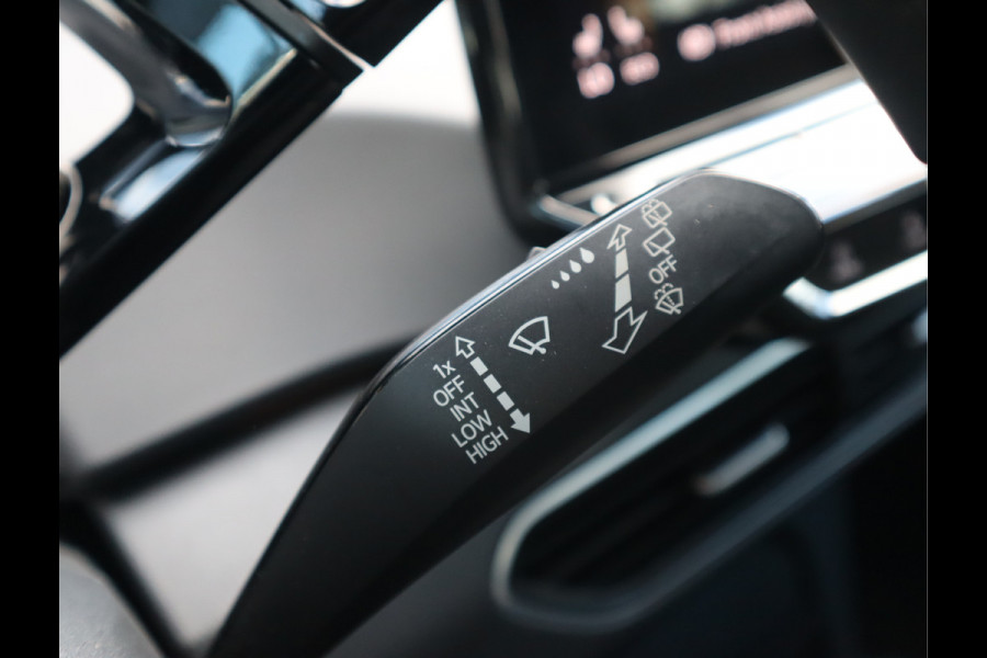 Volkswagen ID.3 First 58 kWh Navi / Climate / Stoelverw / DAB / Trekhaak SOH 88.88% All season banden