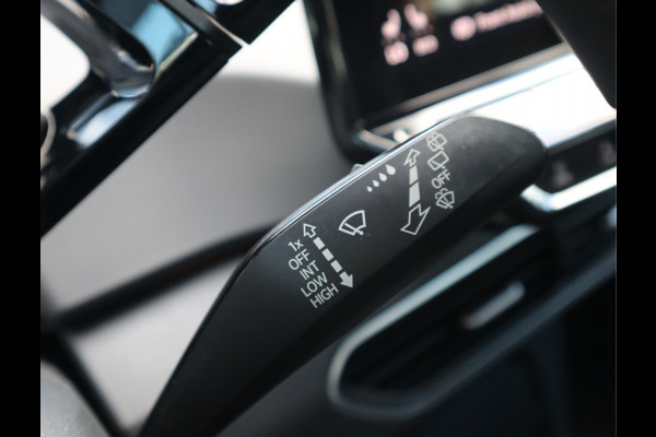 Volkswagen ID.3 First 58 kWh Navi / Climate / Stoelverw / DAB / Trekhaak SOH 88.88% All season banden