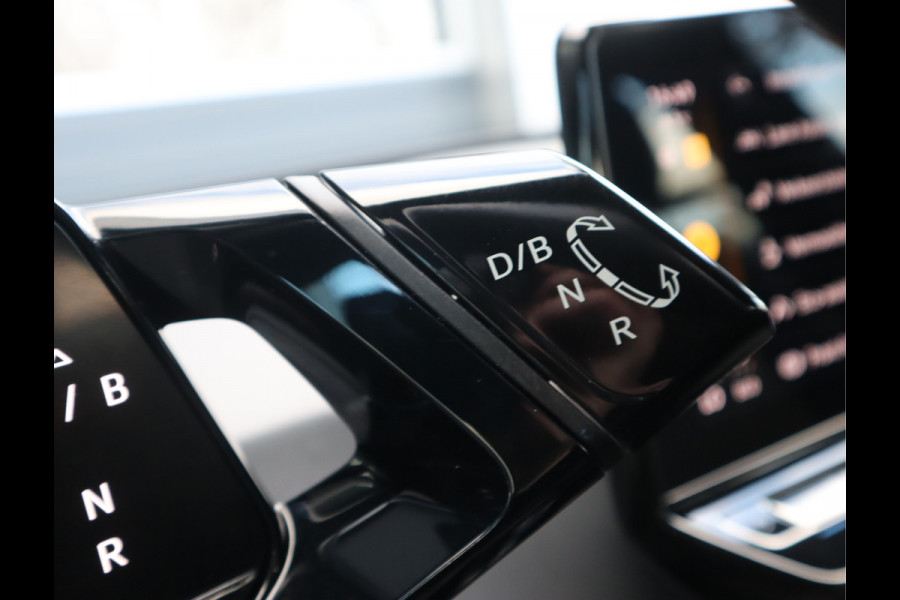 Volkswagen ID.3 First 58 kWh Navi / Climate / Stoelverw / DAB / Trekhaak SOH 88.88% All season banden