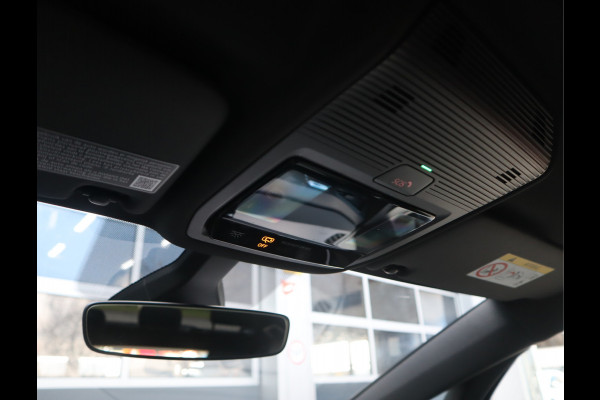 Volkswagen ID.3 First 58 kWh Navi / Climate / Stoelverw / DAB / Trekhaak SOH 88.88% All season banden