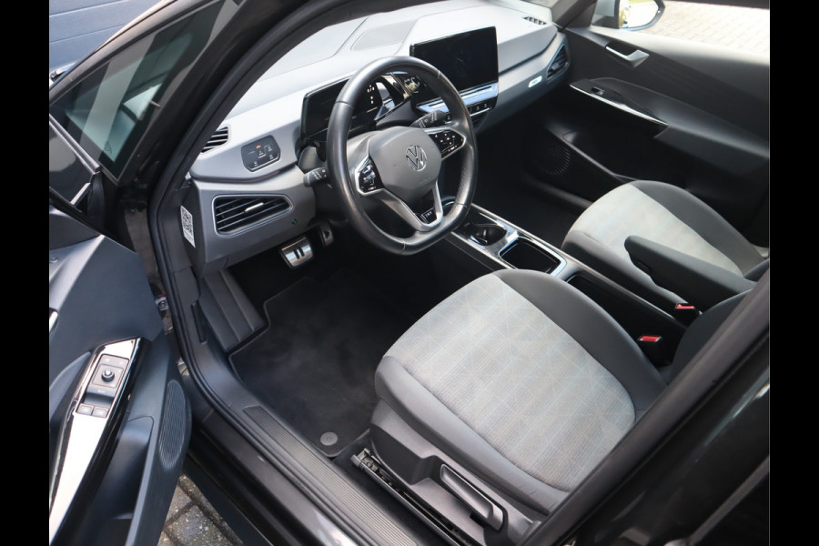 Volkswagen ID.3 First 58 kWh Navi / Climate / Stoelverw / DAB / Trekhaak SOH 88.88% All season banden
