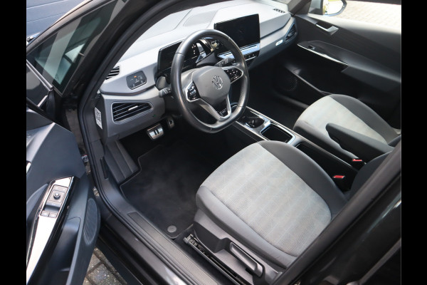 Volkswagen ID.3 First 58 kWh Navi / Climate / Stoelverw / DAB / Trekhaak SOH 88.88% All season banden