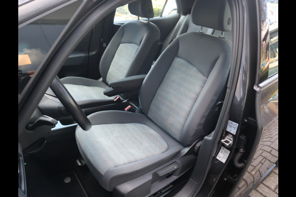 Volkswagen ID.3 First 58 kWh Navi / Climate / Stoelverw / DAB / Trekhaak SOH 88.88% All season banden