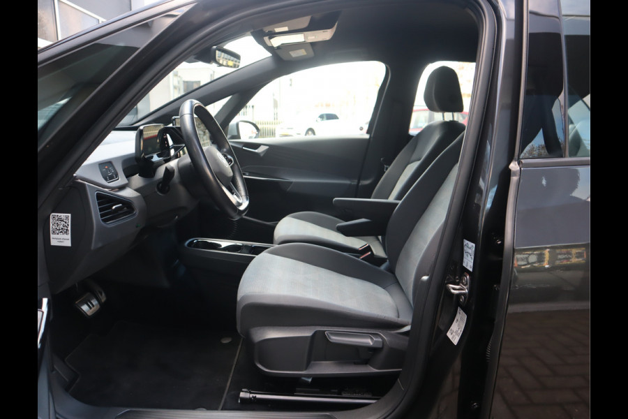Volkswagen ID.3 First 58 kWh Navi / Climate / Stoelverw / DAB / Trekhaak SOH 88.88% All season banden