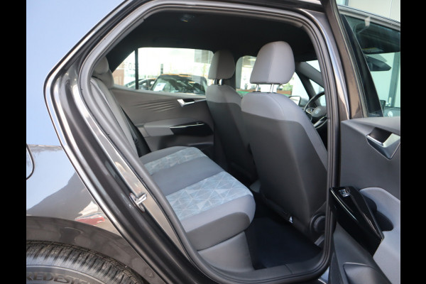 Volkswagen ID.3 First 58 kWh Navi / Climate / Stoelverw / DAB / Trekhaak SOH 88.88% All season banden
