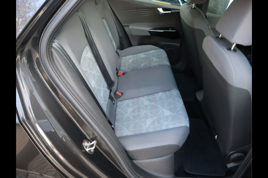 Volkswagen ID.3 First 58 kWh Navi / Climate / Stoelverw / DAB / Trekhaak SOH 88.88% All season banden