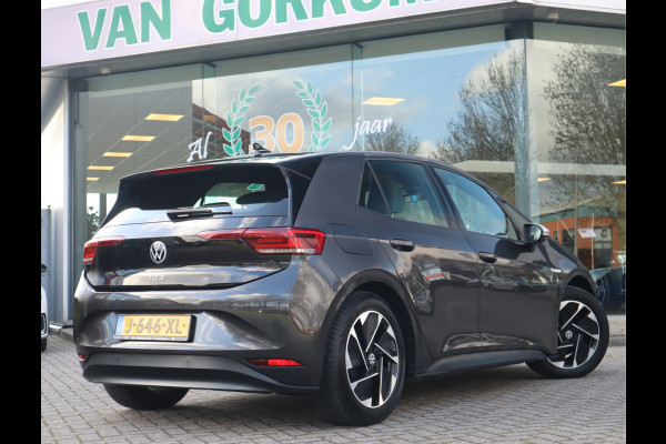 Volkswagen ID.3 First 58 kWh Navi / Climate / Stoelverw / DAB / Trekhaak SOH 88.88% All season banden