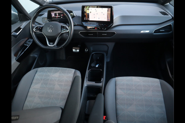 Volkswagen ID.3 First 58 kWh Navi / Climate / Stoelverw / DAB / Trekhaak SOH 88.88% All season banden