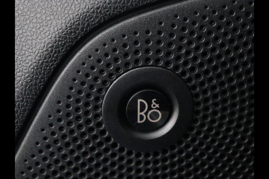 Ford Focus 1.0 EcoBoost Hybrid ST Line X | Stoelverwarming | Adaptive cruise | Camera | Carplay | Keyless | B&O Sound | Digital Cockpit | Navigatie | Full LED | Climate control | Stuurverwarming