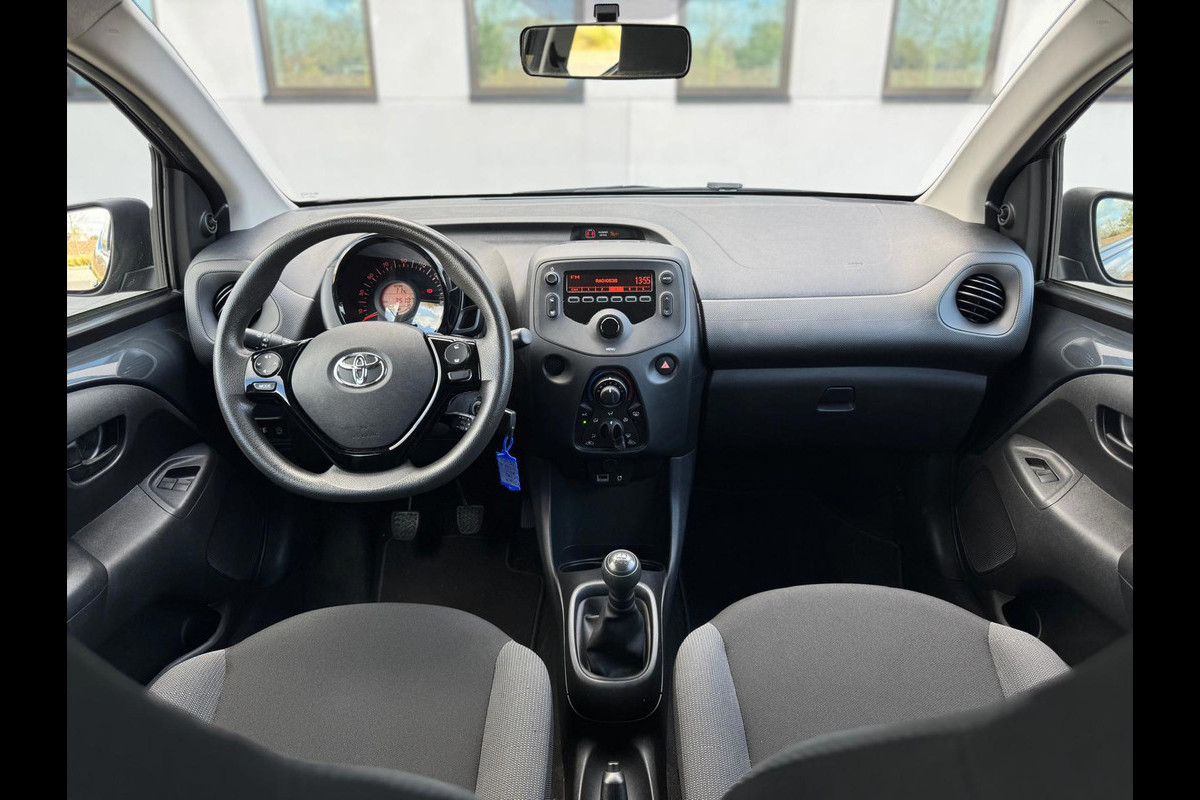 Toyota Aygo 1.0 VVT-i x-fun, 35000 km, 5 deurs, airco, NL auto met nationale auto pas