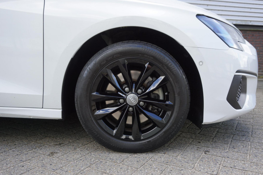 Audi A3 Sportback 35 TFSI150PK/Digitaal Dashboard/Camera/Automatisch inparkeer hulpsysteem.