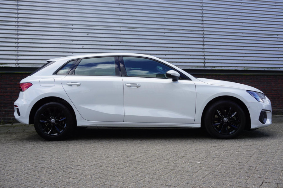 Audi A3 Sportback 35 TFSI150PK/Digitaal Dashboard/Camera/Automatisch inparkeer hulpsysteem.