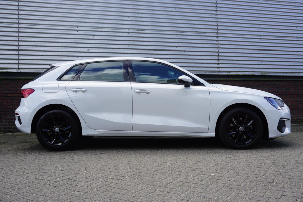 Audi A3 Sportback 35 TFSI150PK/Digitaal Dashboard/Camera/Automatisch inparkeer hulpsysteem.