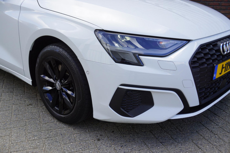 Audi A3 Sportback 35 TFSI150PK/Digitaal Dashboard/Camera/Automatisch inparkeer hulpsysteem.