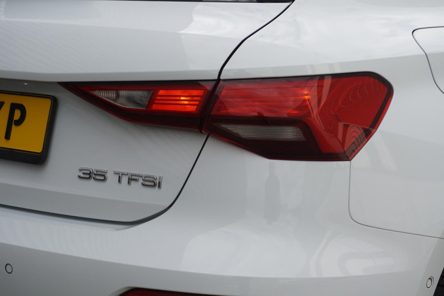 Audi A3 Sportback 35 TFSI150PK/Digitaal Dashboard/Camera/Automatisch inparkeer hulpsysteem.