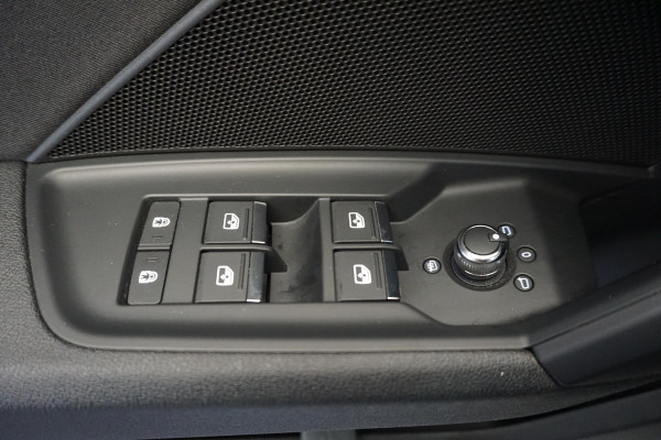 Audi A3 Sportback 35 TFSI150PK/Digitaal Dashboard/Camera/Automatisch inparkeer hulpsysteem.