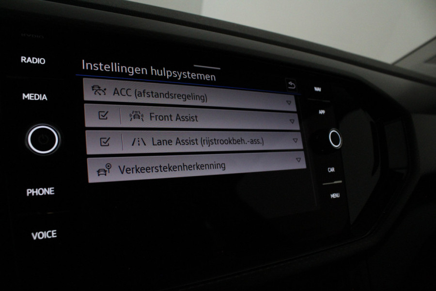 Volkswagen T-Cross 1.0 TSI Life > Achteruitrijcamera/All season banden/Navigatie...