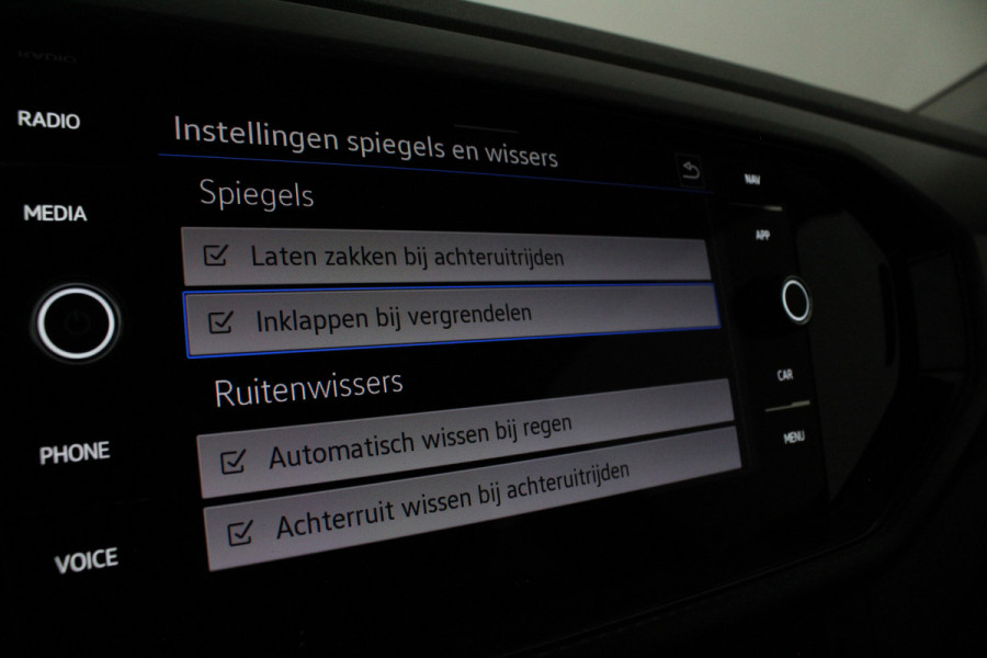 Volkswagen T-Cross 1.0 TSI Life > Achteruitrijcamera/All season banden/Navigatie...
