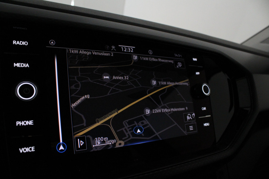 Volkswagen T-Cross 1.0 TSI Life > Achteruitrijcamera/All season banden/Navigatie...