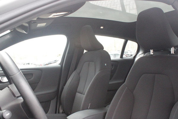Volvo C40 Single Motor Core 238PK 69 kWh | PANORAMADAK | STOEL / STUUR VERWARMING | DODEHOEKDETECTIE | ACHTERUITRIJCAMERA | NAVIGATIE | APPLE-CARPLAY / ANDROID-AUTO | CRUISE CONTROL | KEYLESS START | DRAADLOZE TELEFOONLADER | PARKEERSENSOREN VOOR / ACHTER |