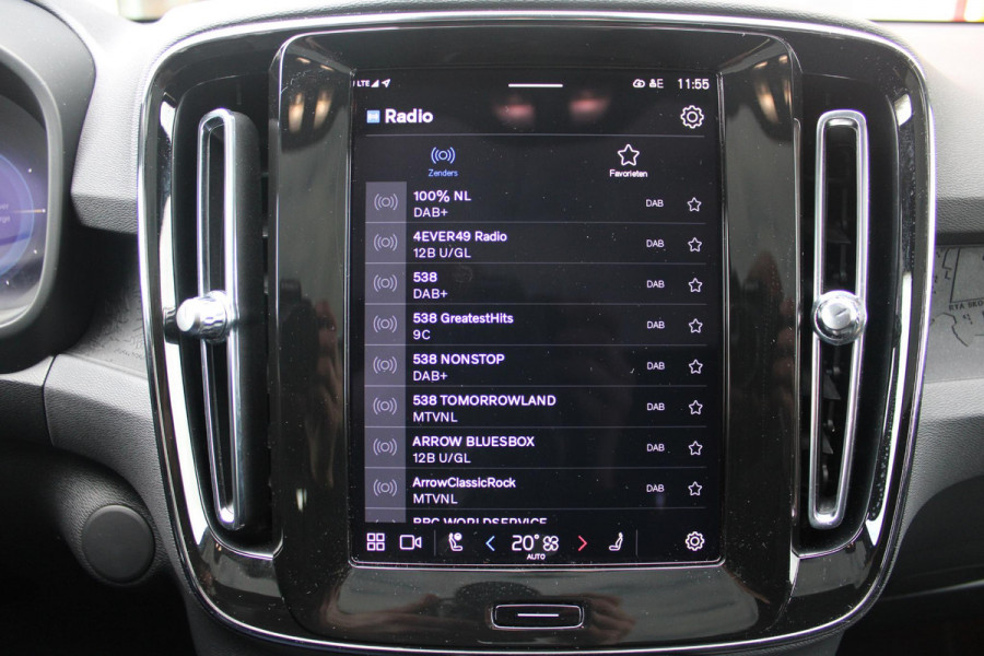 Volvo C40 Single Motor Core 238PK 69 kWh | PANORAMADAK | STOEL / STUUR VERWARMING | DODEHOEKDETECTIE | ACHTERUITRIJCAMERA | NAVIGATIE | APPLE-CARPLAY / ANDROID-AUTO | CRUISE CONTROL | KEYLESS START | DRAADLOZE TELEFOONLADER | PARKEERSENSOREN VOOR / ACHTER |