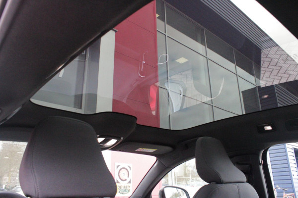 Volvo C40 Single Motor Core 238PK 69 kWh | PANORAMADAK | STOEL / STUUR VERWARMING | DODEHOEKDETECTIE | ACHTERUITRIJCAMERA | NAVIGATIE | APPLE-CARPLAY / ANDROID-AUTO | CRUISE CONTROL | KEYLESS START | DRAADLOZE TELEFOONLADER | PARKEERSENSOREN VOOR / ACHTER |