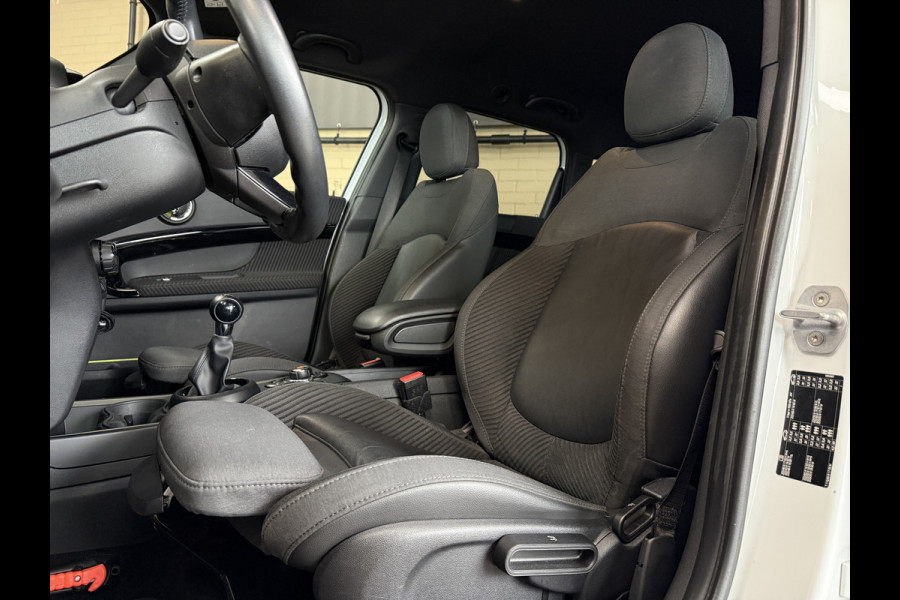 MINI Countryman 1.5 One Pepper Stoelverwarming | Carplay | Cruise | Navi | PDC | Keyless | Led | Sportstoelen | 18"