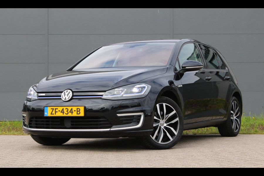 Volkswagen e-Golf E-DITION Carplay AdaptiveCruise Stoelverwarming VirtualCockpit Camera