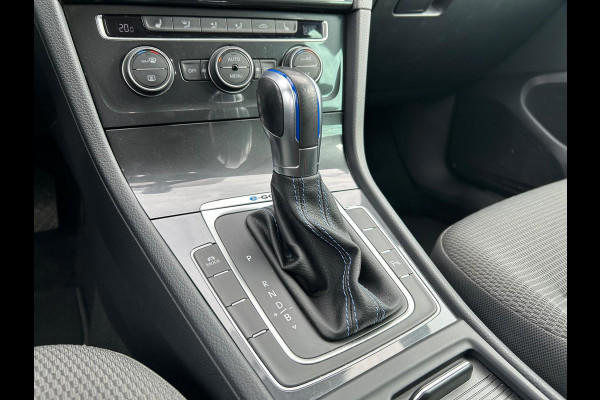 Volkswagen e-Golf E-DITION Carplay AdaptiveCruise Stoelverwarming VirtualCockpit Camera