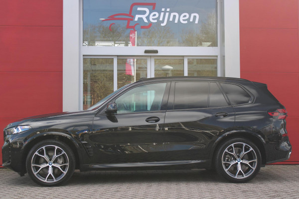BMW X5 xDrive50e 490PK M-SPORT LAUNCH EDITION | PANORAMA SCHUIF/KANTEL DAK "SKY LOUNGE" | COMFORT STOELEN ELEKTRISCH VERSTELBAAR MET GEHEUGENFUNCTIE EN VERWARMBAAR VOOR EN ACHTER | LEDEREN BEKLEDING BMW INDIVIDUAL ZWART | EDELHOUT INTERIEURLIJSTEN | RIJASSISTENT-SYSTEEM DRIVING ASSISTANT PROFFESIONAL MET O.A. DODEHOEK DETECTIE EN ADAPTIVE CRUISE CONTROL | TRAVEL PAKKET | INNOVATIE-PAKKET: PARKEERASSISTENT-PAKKET PROFESSIONAL/ADAPTIEVE LED KOPLAMPEN/HARMAN/KARDON AUDIO SYSTEM/BMW LIVE PROFESSIONAL/RIJASSISTEN-SYSTEEM BMW GESTURE CONTROL/RIJSTROOK ASSISTENT/RIJSTROOKWISSEL ASSI