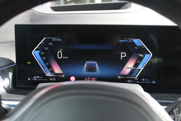 BMW X5 xDrive50e 490PK M-SPORT LAUNCH EDITION | PANORAMA SCHUIF/KANTEL DAK "SKY LOUNGE" | COMFORT STOELEN ELEKTRISCH VERSTELBAAR MET GEHEUGENFUNCTIE EN VERWARMBAAR VOOR EN ACHTER | LEDEREN BEKLEDING BMW INDIVIDUAL ZWART | EDELHOUT INTERIEURLIJSTEN | RIJASSISTENT-SYSTEEM DRIVING ASSISTANT PROFFESIONAL MET O.A. DODEHOEK DETECTIE EN ADAPTIVE CRUISE CONTROL | TRAVEL PAKKET | INNOVATIE-PAKKET: PARKEERASSISTENT-PAKKET PROFESSIONAL/ADAPTIEVE LED KOPLAMPEN/HARMAN/KARDON AUDIO SYSTEM/BMW LIVE PROFESSIONAL/RIJASSISTEN-SYSTEEM BMW GESTURE CONTROL/RIJSTROOK ASSISTENT/RIJSTROOKWISSEL ASSI