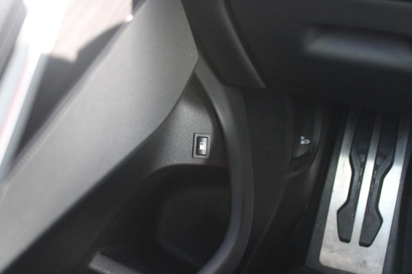 BMW X5 xDrive50e 490PK M-SPORT LAUNCH EDITION | PANORAMA SCHUIF/KANTEL DAK "SKY LOUNGE" | COMFORT STOELEN ELEKTRISCH VERSTELBAAR MET GEHEUGENFUNCTIE EN VERWARMBAAR VOOR EN ACHTER | LEDEREN BEKLEDING BMW INDIVIDUAL ZWART | EDELHOUT INTERIEURLIJSTEN | RIJASSISTENT-SYSTEEM DRIVING ASSISTANT PROFFESIONAL MET O.A. DODEHOEK DETECTIE EN ADAPTIVE CRUISE CONTROL | TRAVEL PAKKET | INNOVATIE-PAKKET: PARKEERASSISTENT-PAKKET PROFESSIONAL/ADAPTIEVE LED KOPLAMPEN/HARMAN/KARDON AUDIO SYSTEM/BMW LIVE PROFESSIONAL/RIJASSISTEN-SYSTEEM BMW GESTURE CONTROL/RIJSTROOK ASSISTENT/RIJSTROOKWISSEL ASSI