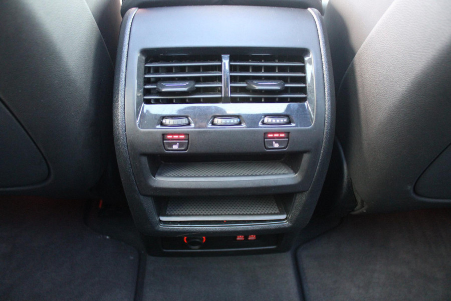 BMW X5 xDrive50e 490PK M-SPORT LAUNCH EDITION | PANORAMA SCHUIF/KANTEL DAK "SKY LOUNGE" | COMFORT STOELEN ELEKTRISCH VERSTELBAAR MET GEHEUGENFUNCTIE EN VERWARMBAAR VOOR EN ACHTER | LEDEREN BEKLEDING BMW INDIVIDUAL ZWART | EDELHOUT INTERIEURLIJSTEN | RIJASSISTENT-SYSTEEM DRIVING ASSISTANT PROFFESIONAL MET O.A. DODEHOEK DETECTIE EN ADAPTIVE CRUISE CONTROL | TRAVEL PAKKET | INNOVATIE-PAKKET: PARKEERASSISTENT-PAKKET PROFESSIONAL/ADAPTIEVE LED KOPLAMPEN/HARMAN/KARDON AUDIO SYSTEM/BMW LIVE PROFESSIONAL/RIJASSISTEN-SYSTEEM BMW GESTURE CONTROL/RIJSTROOK ASSISTENT/RIJSTROOKWISSEL ASSI